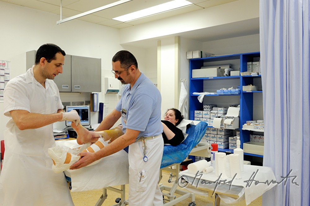 patient with broken leg in the accident department