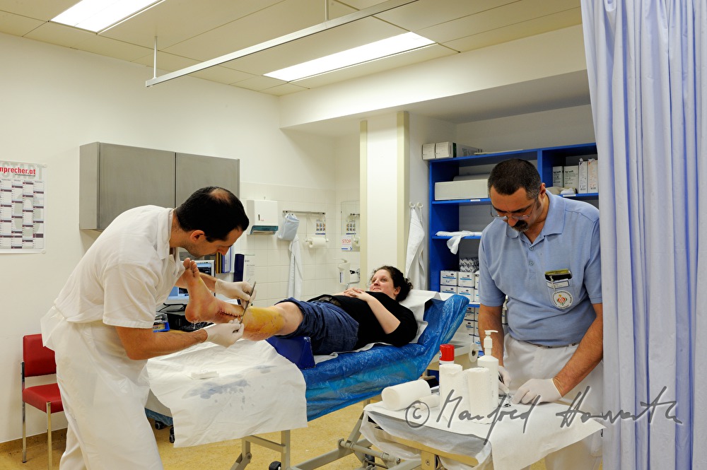 patient with broken leg in the accident department