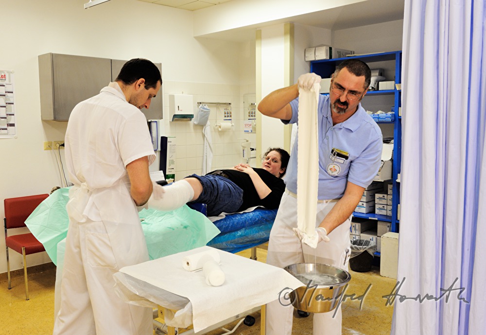 patient with broken leg in the accident department