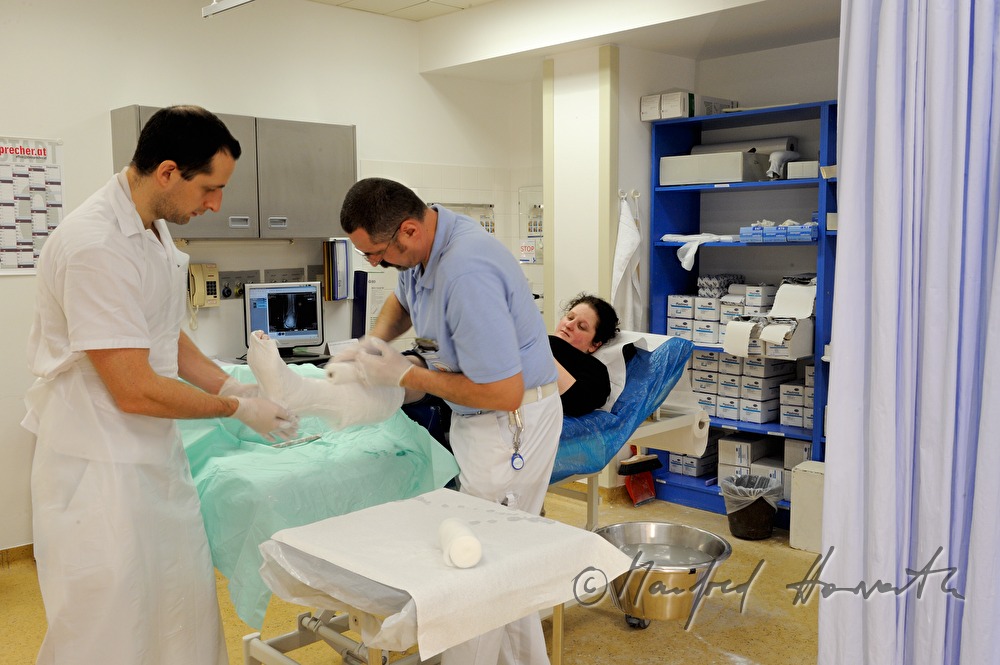 patient with broken leg in the accident department