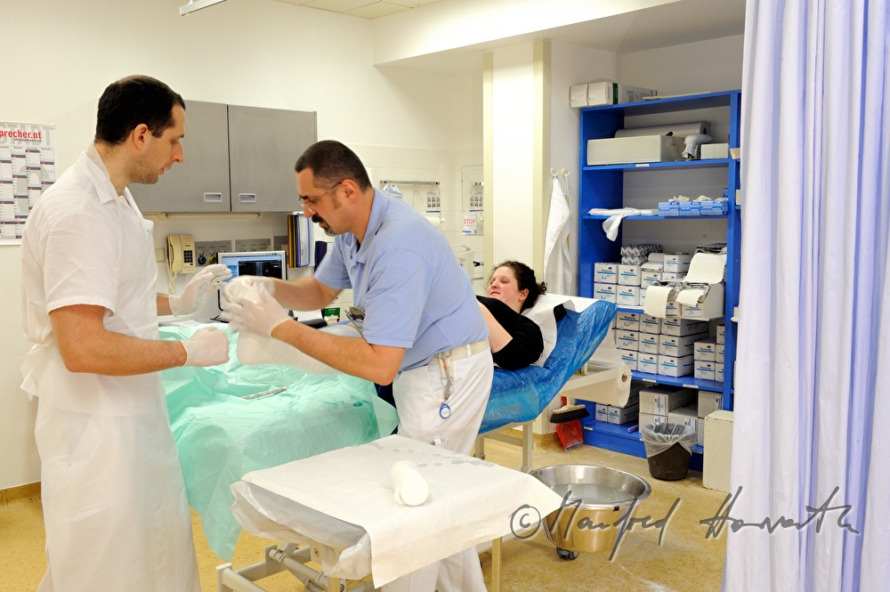 patient with broken leg in the accident department
