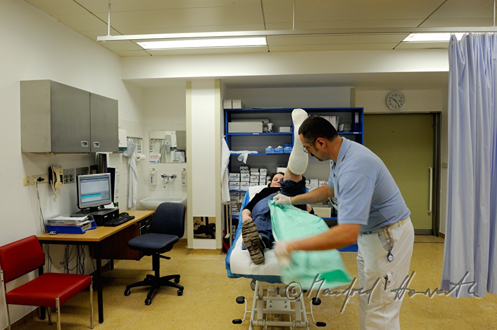 patient with broken leg in the accident department