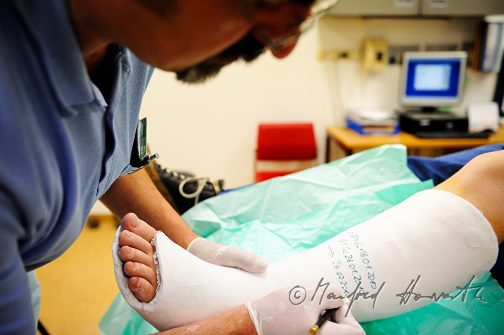 patient with broken leg in the accident department