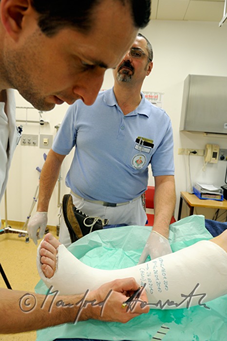 patient with broken leg in the accident department