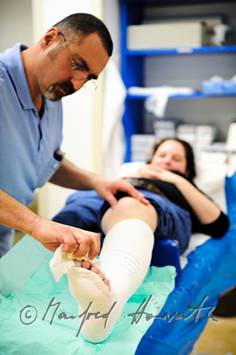 patient with broken leg in the accident department