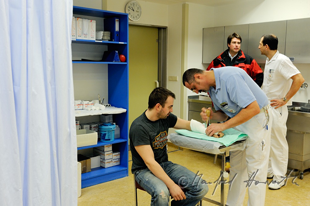 patient with broken arm in the accident department