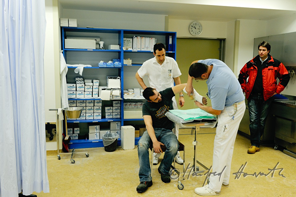 patient with broken arm in the accident department