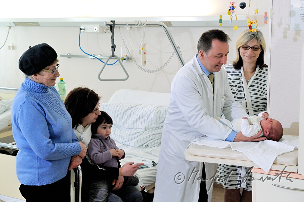 nurse enrolling a joung mother