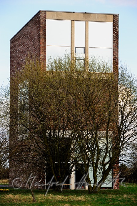 administrative building of the Langen Foundation