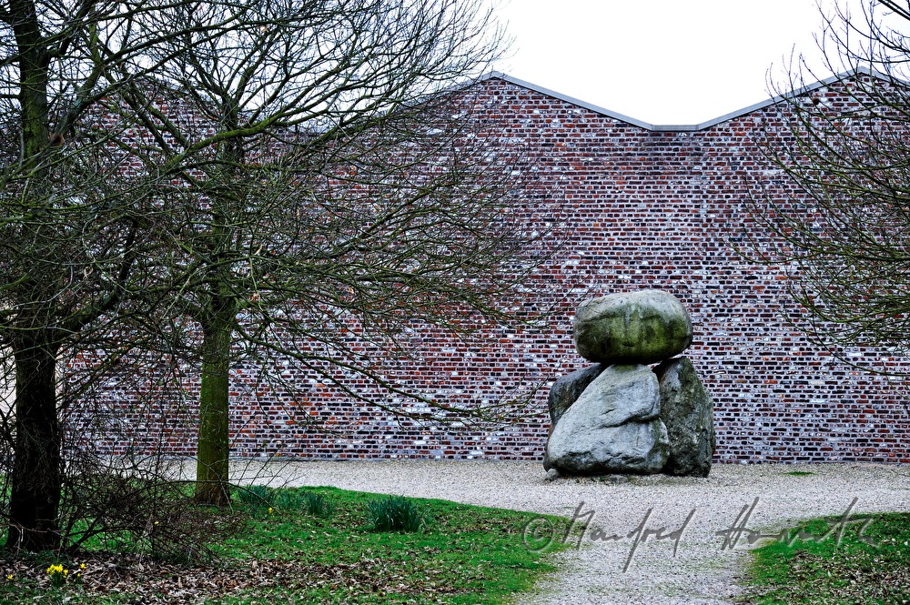 museum building and sculpture by Erwin Heerich