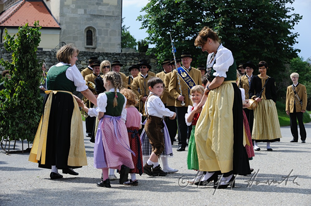dancers at the dance around the maypole
