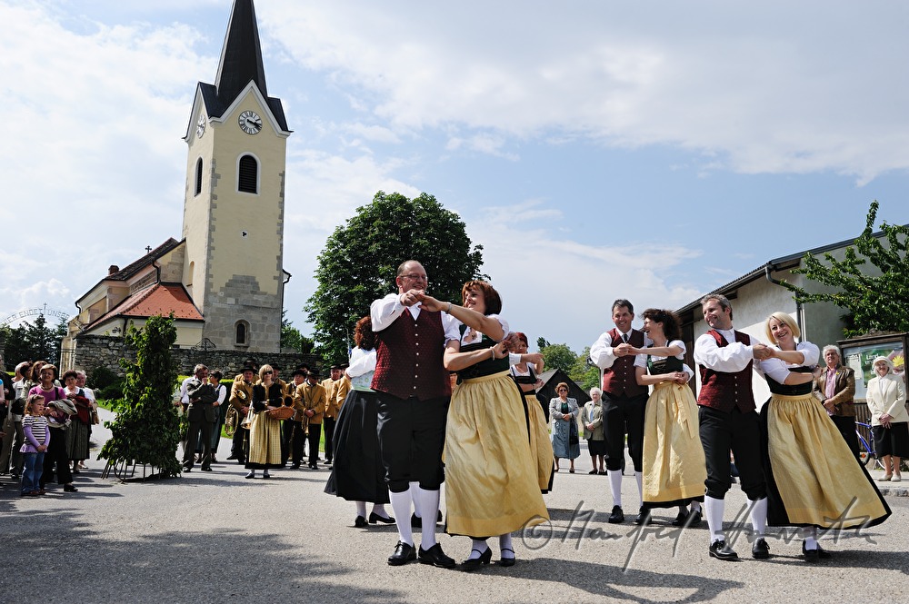dancers at the dance around the maypole