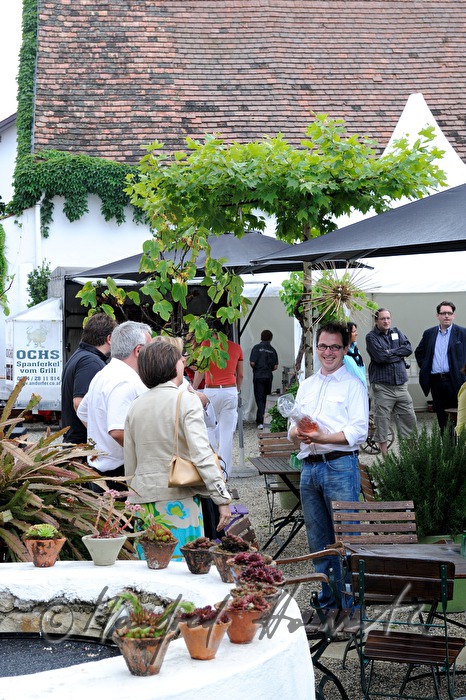 Max Stiegl with customers at Gut Purbach