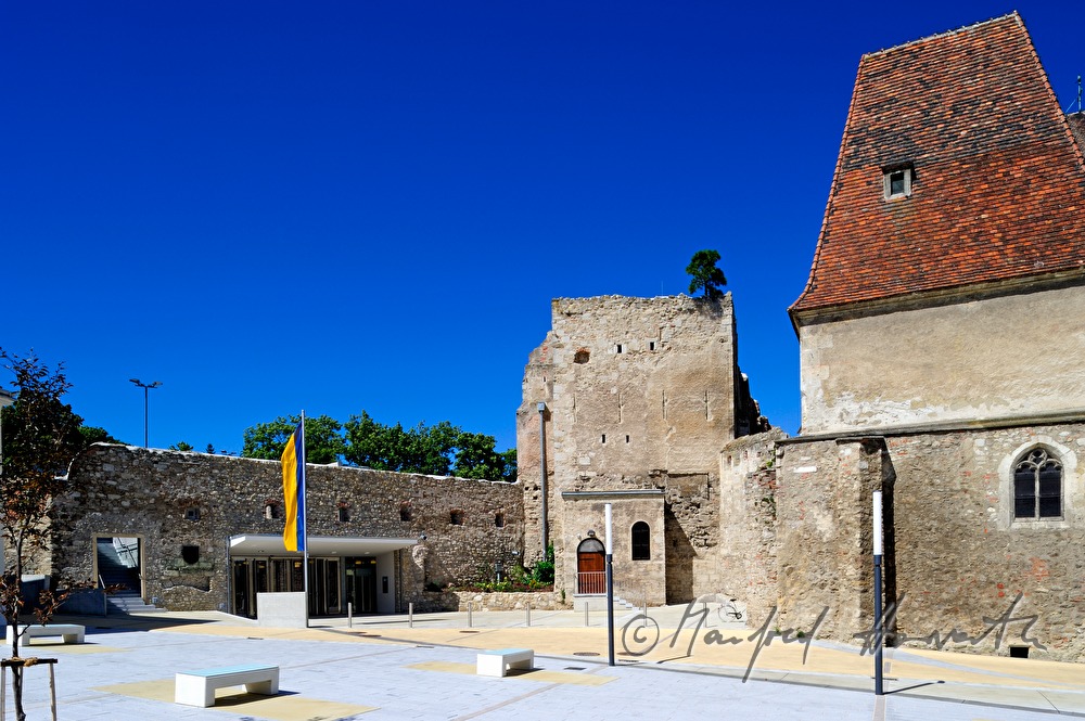 Burg Perchtoldsdorf and Burgvorplatz