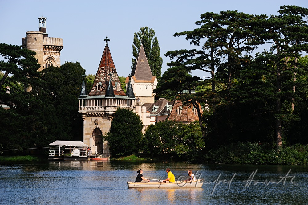 Franzensburg on an island in the chateau park