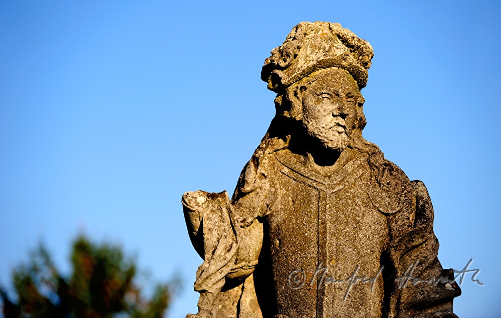 detail of a baroque figure near castle Maissau