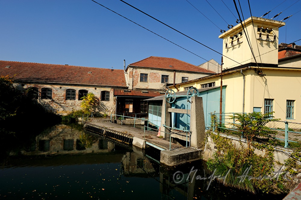floodgate and lockmasterhouse of the historic paper mill