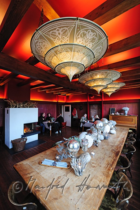 tee room with asian style