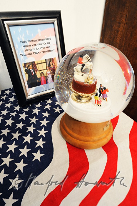 snow globe as a present for president Obama