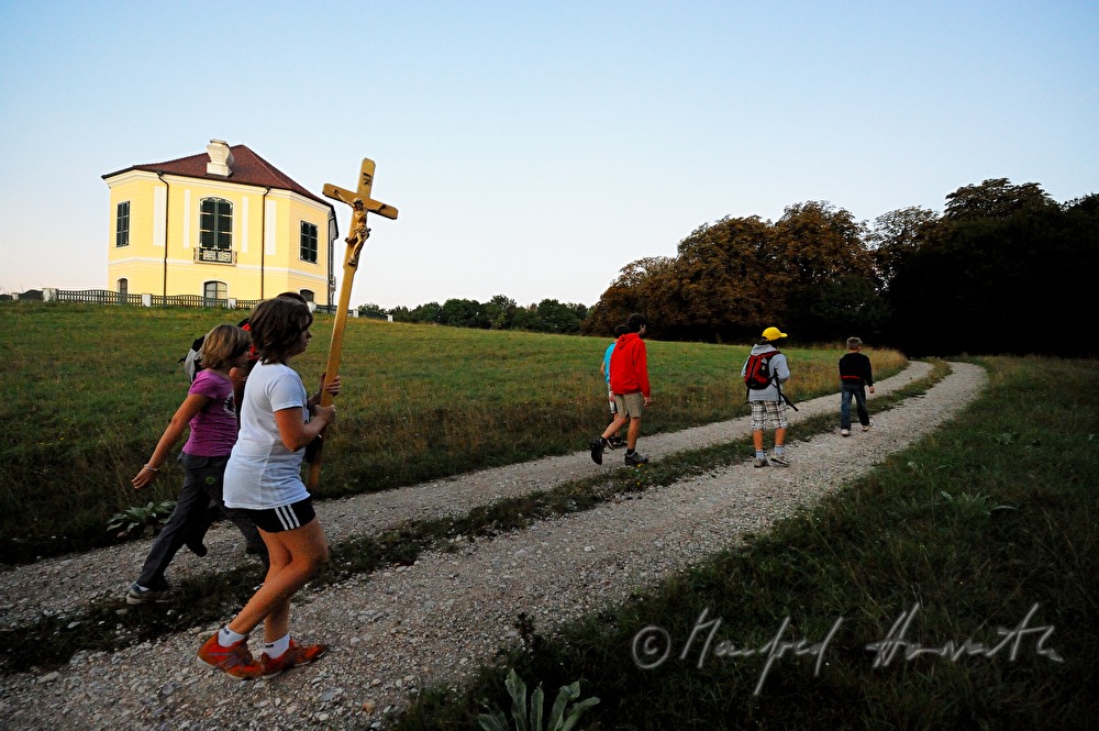 pilgrims on the way to Loretto pass castle Rendezvous