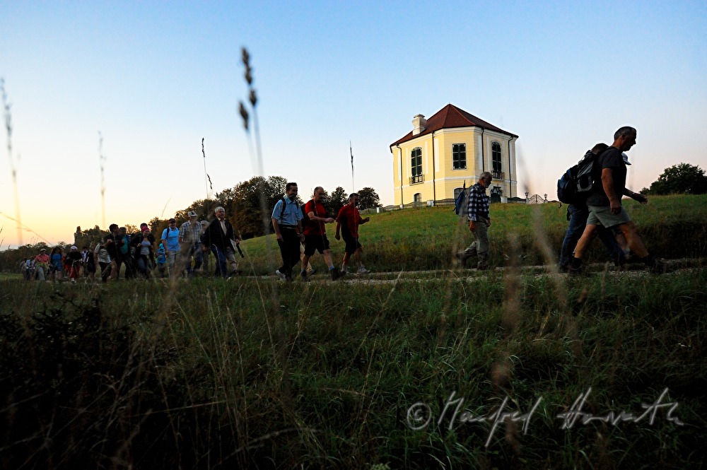 pilgrims on the way to Loretto pass castle Rendezvous