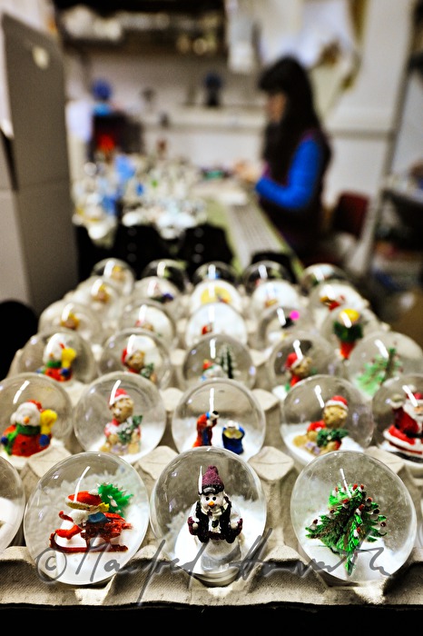 production of snow globes