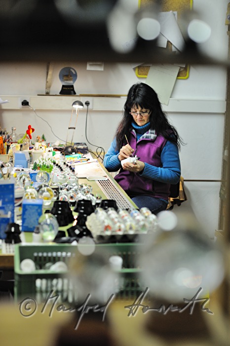 production of snow globes
