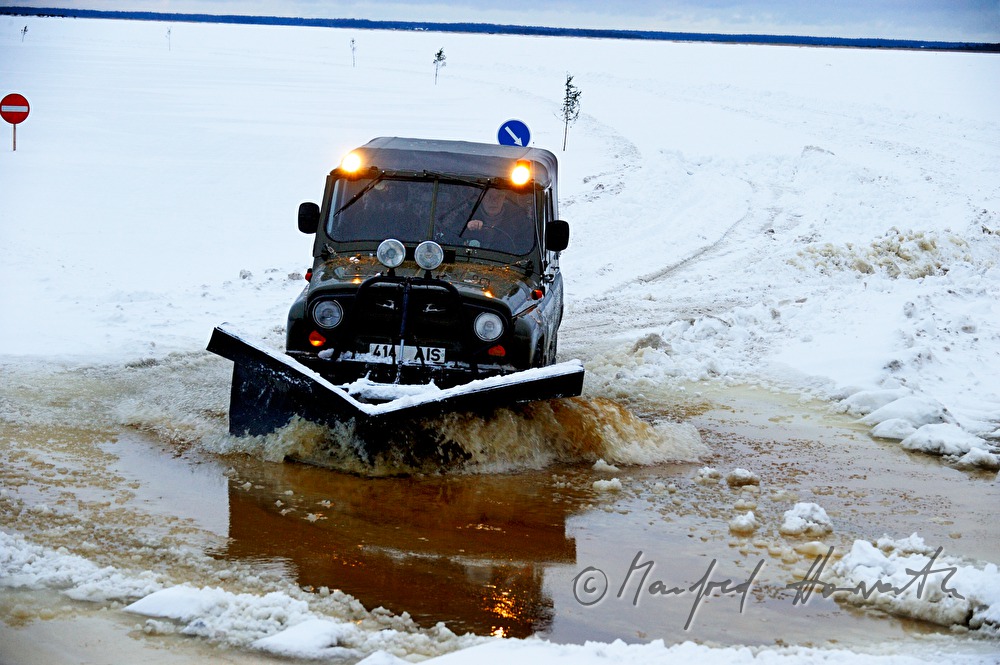 snow plough on the iceroad from Haapsalu to Rannarotsi