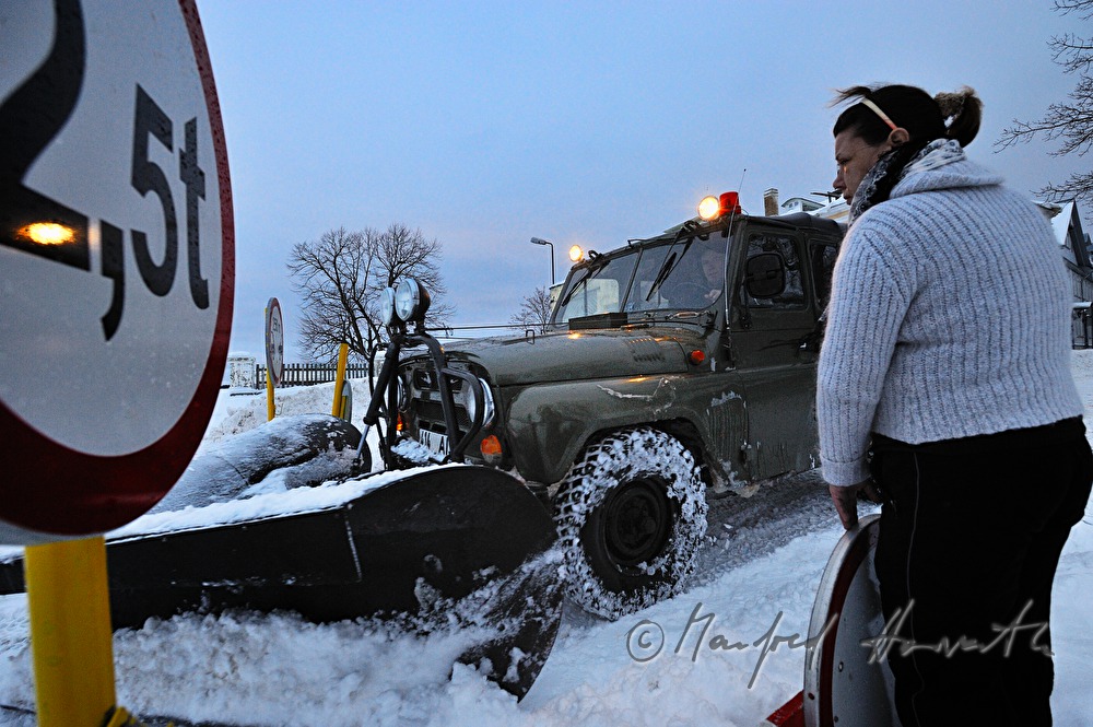 track marshal opens the barrier for an arrriving vehicle