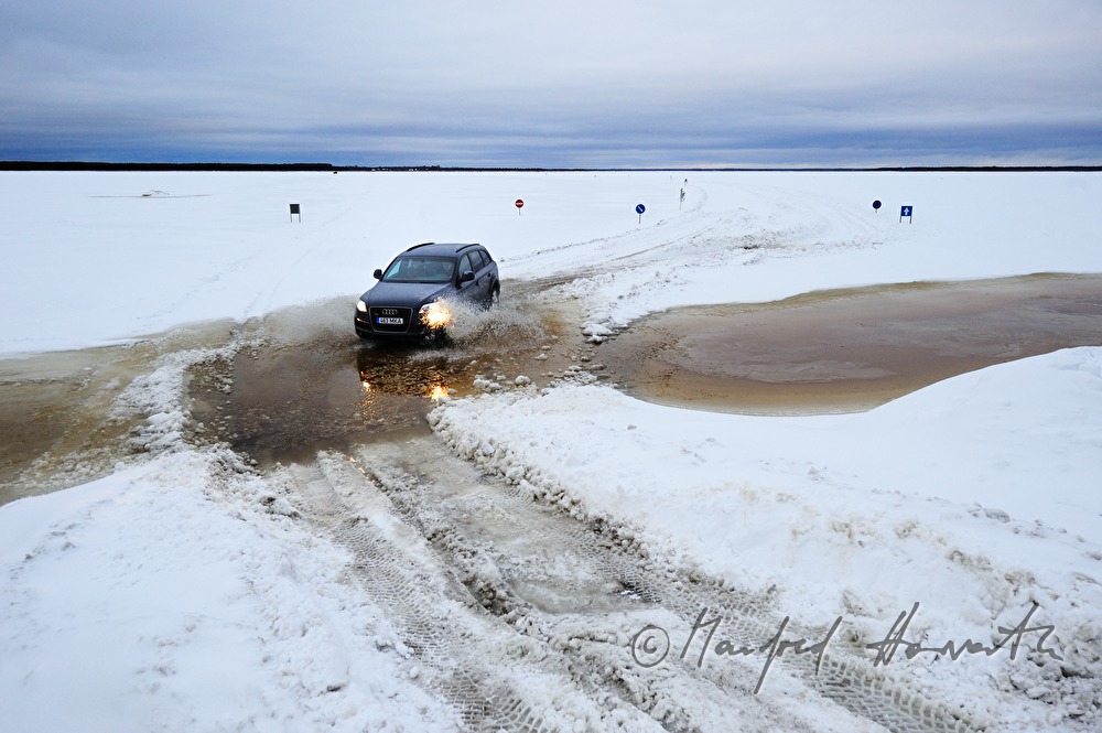 vehicle on the iceroad from Haapsalu to Noarootsi
