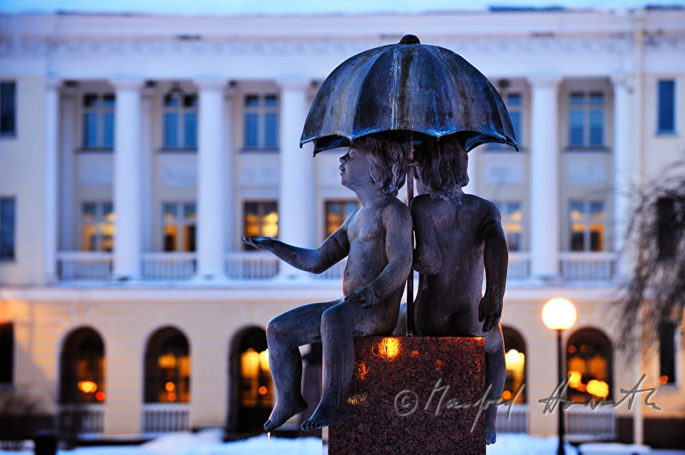 fountain and Russian Cultural Centre (Vene Kultuurikeskus)