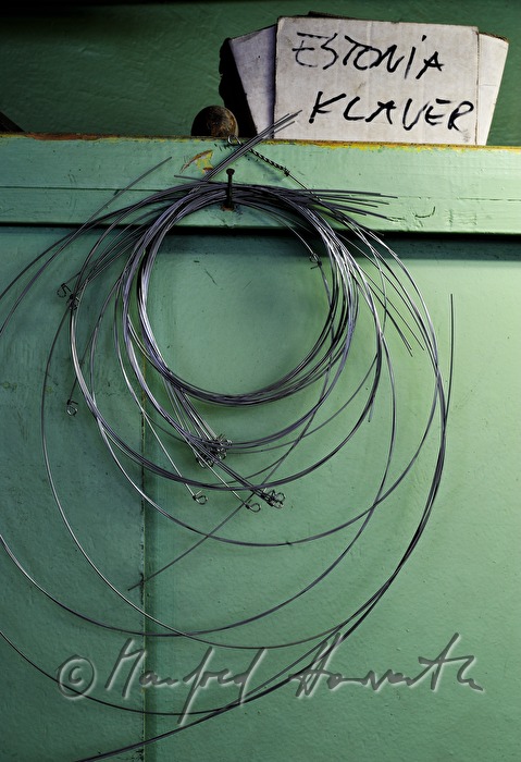 steel strings for the pianos