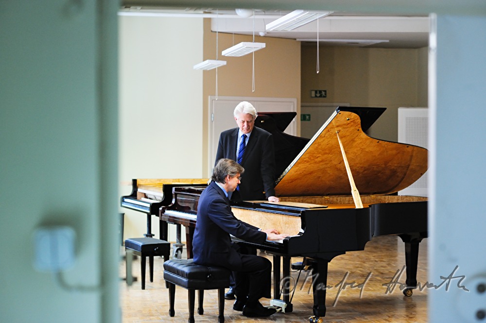 father ans son Laul, the chiefs in the rehearsal room