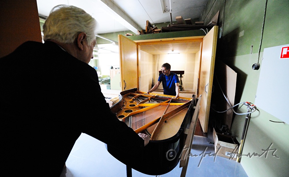 endurance test in the anechoic room