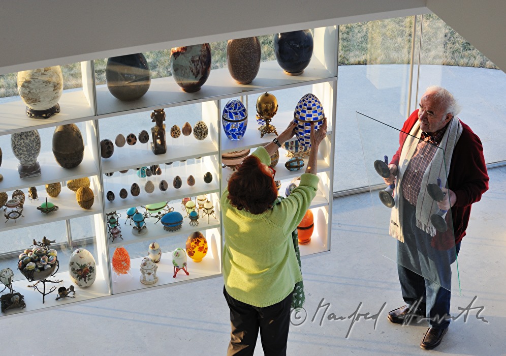 Wander Bertoni and wife at work