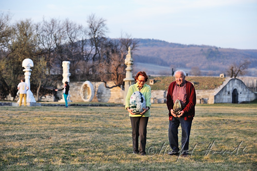 Wander Bertoni and wife at work