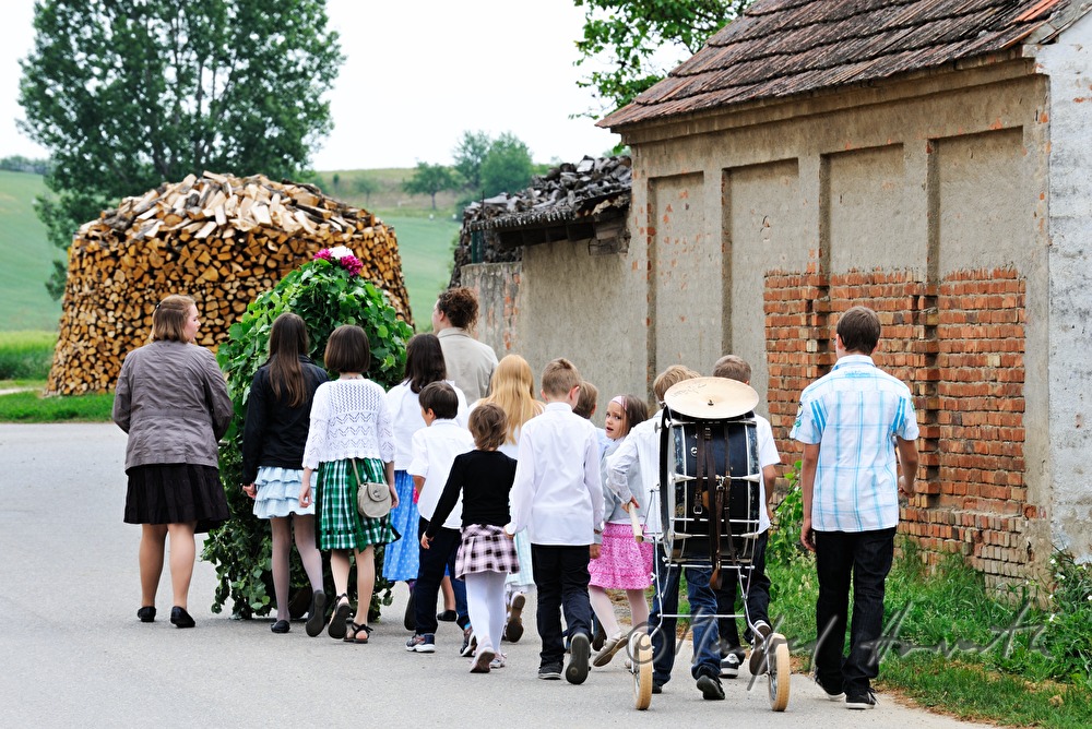 parade with the Whitsun-King (