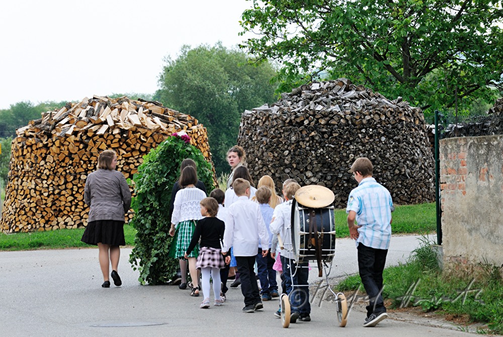 parade with the Whitsun-King (