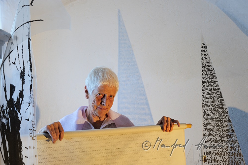 the artist Fria Elfen-Frenken in her workshop
