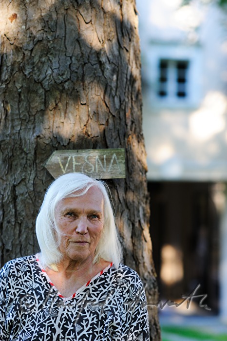 textile artist VESNA in front of her studio