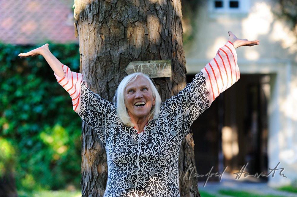 textile artist VESNA in front of her studio