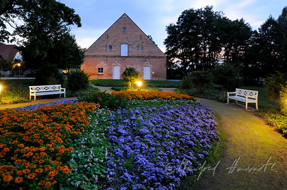 Kavaliershaus and garden on the castle island
