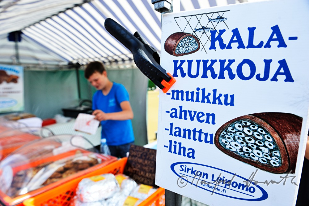 stand fo Kalakukka (fish baked in bread)