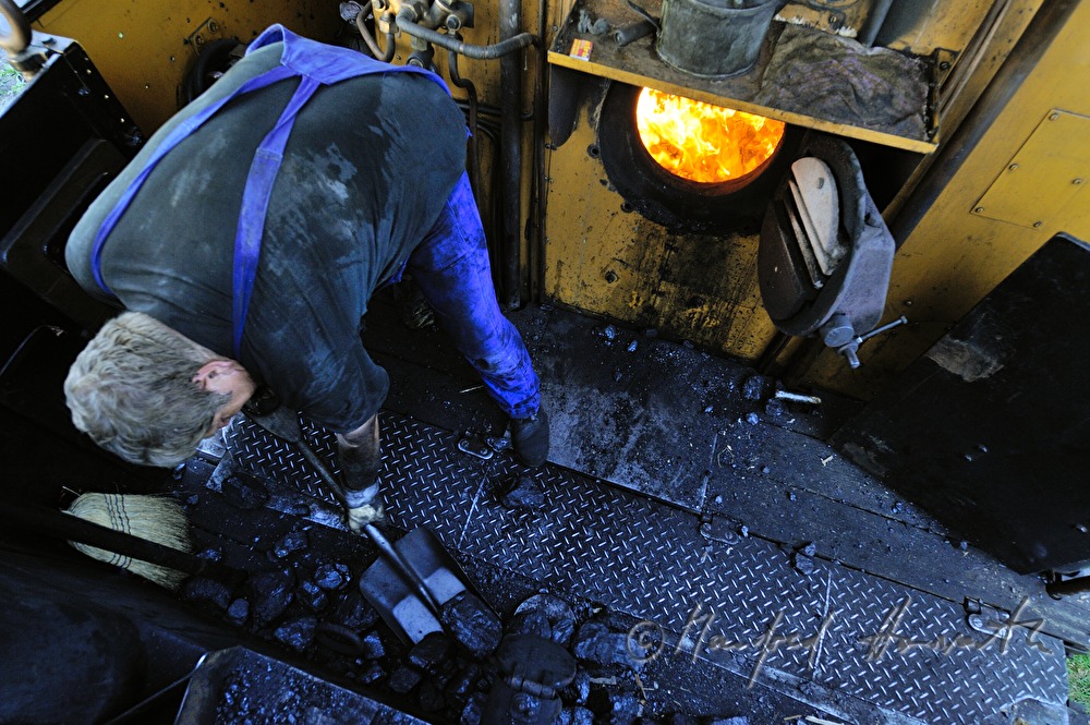 boilerman firing the steam locomotive kkStB 190.13