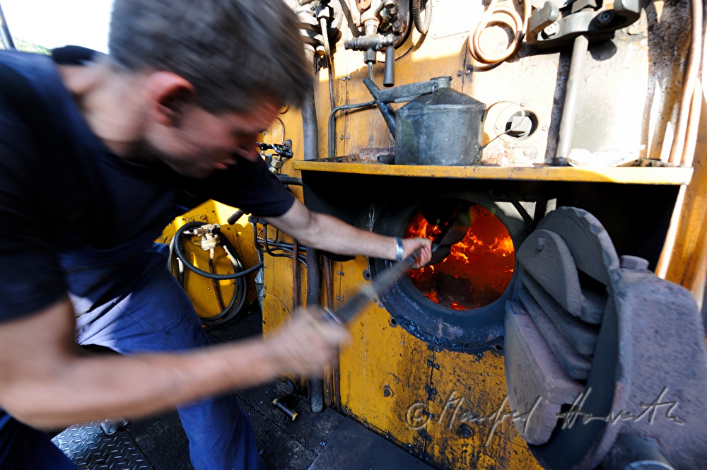 boilerman firing the steam locomotive kkStB 190.13