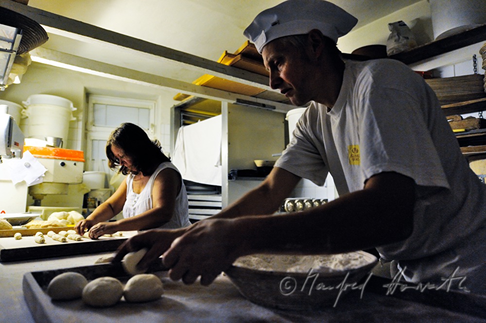 forming of bread rolls