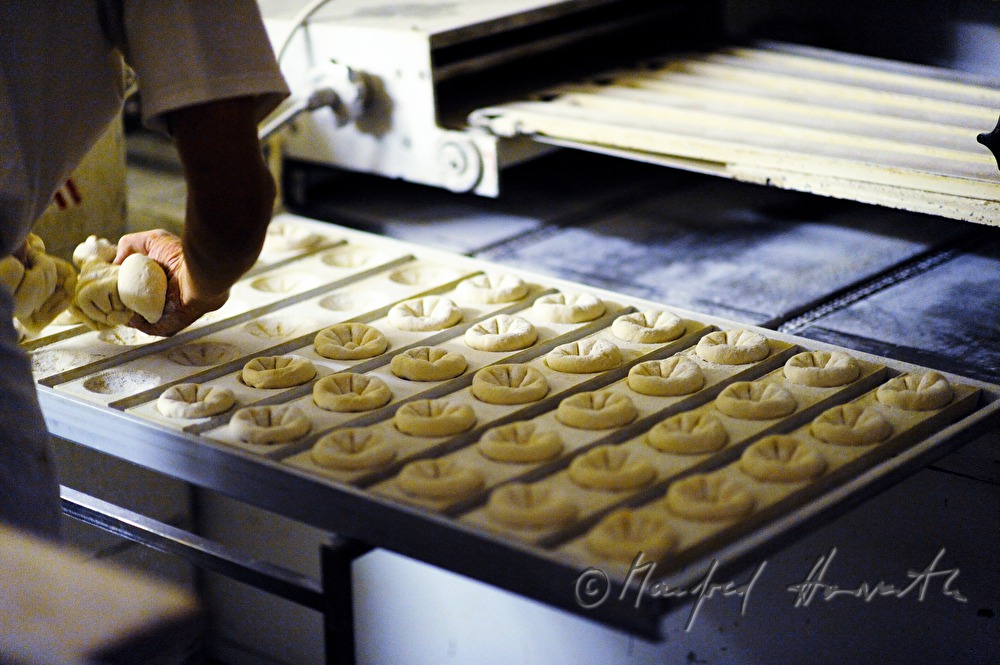 bread rolls before baking