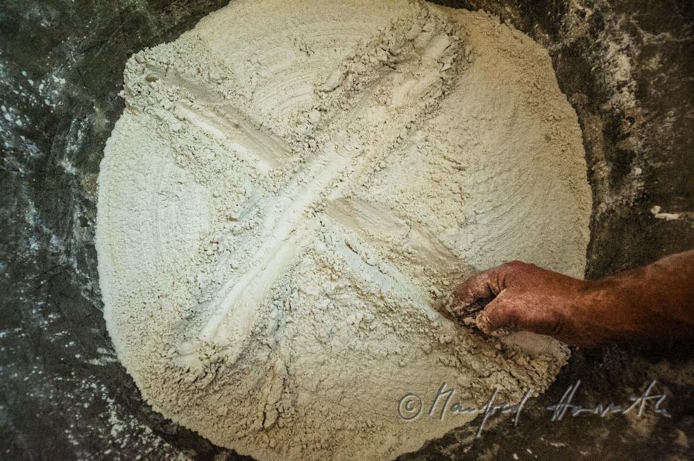 drawing a crucifix in the sour dough