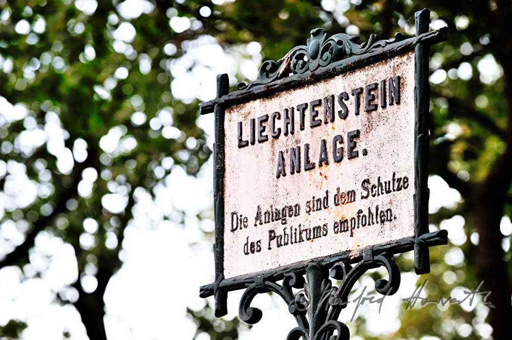 signpost near the Liechtenstein-Park