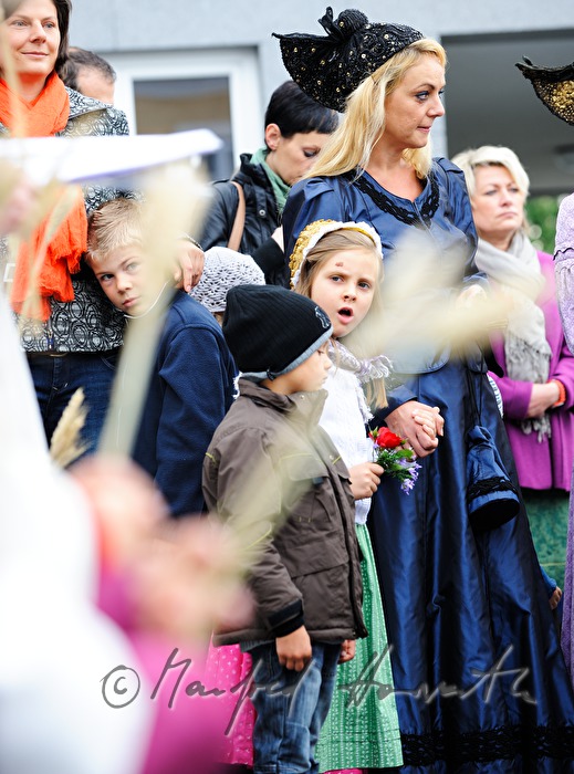 attendants of the procession on Thanksgiving Day